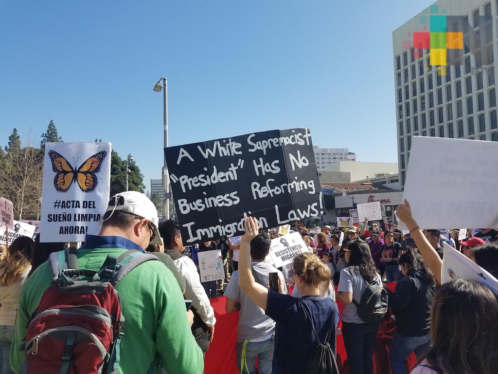 Ordena juez en NY renovar permisos de trabajo a «dreamers»