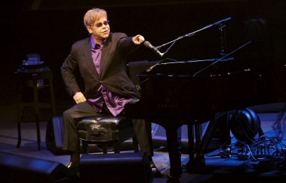 Elton John pretende concluir gira por Nueva Zelanda