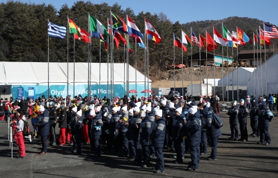 Bandera mexicana ondea en Villa Olímpica en PyeongChang 2018