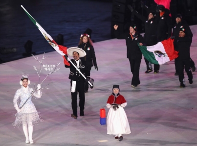 Desfila delegación mexicana en apertura de Juegos Olímpicos de Invierno 2018