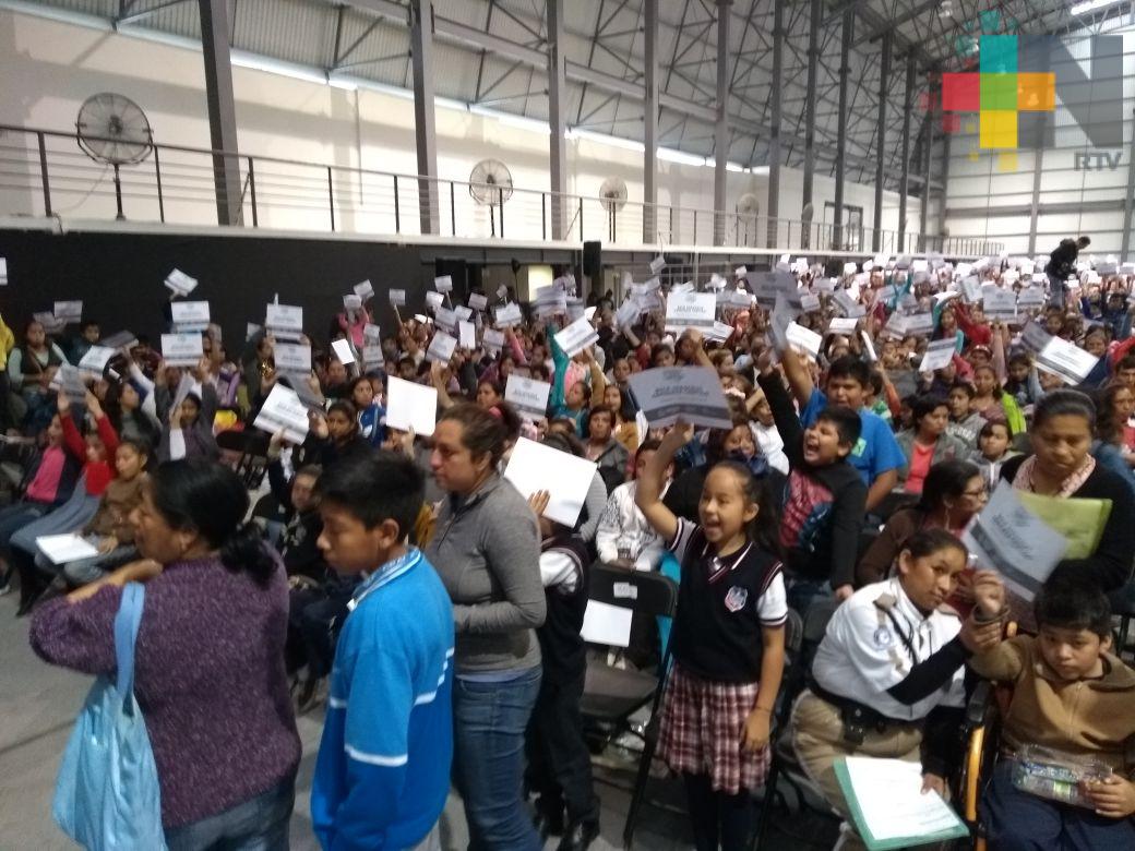 Programa “Veracruz comienza contigo” hace entrega de becas compensatorias en beneficio de 40 mil niños