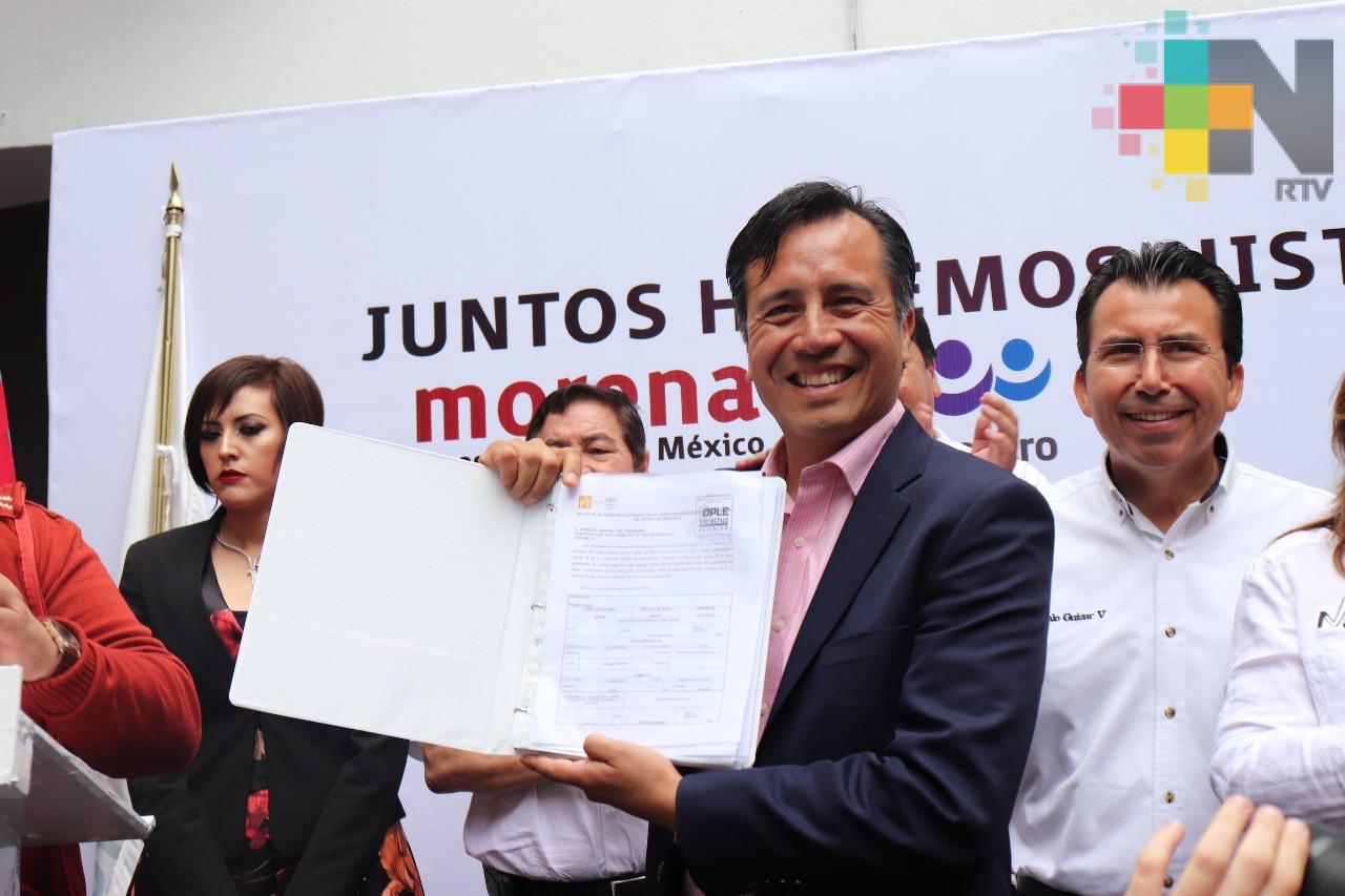 Se registra Cuitláhuac García como candidato a gobernador de Veracruz; va por Morena-PT-PES