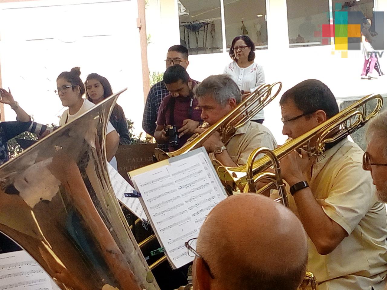Cuarteto de aire de la OSX realiza concierto en colonia popular de Xalapa