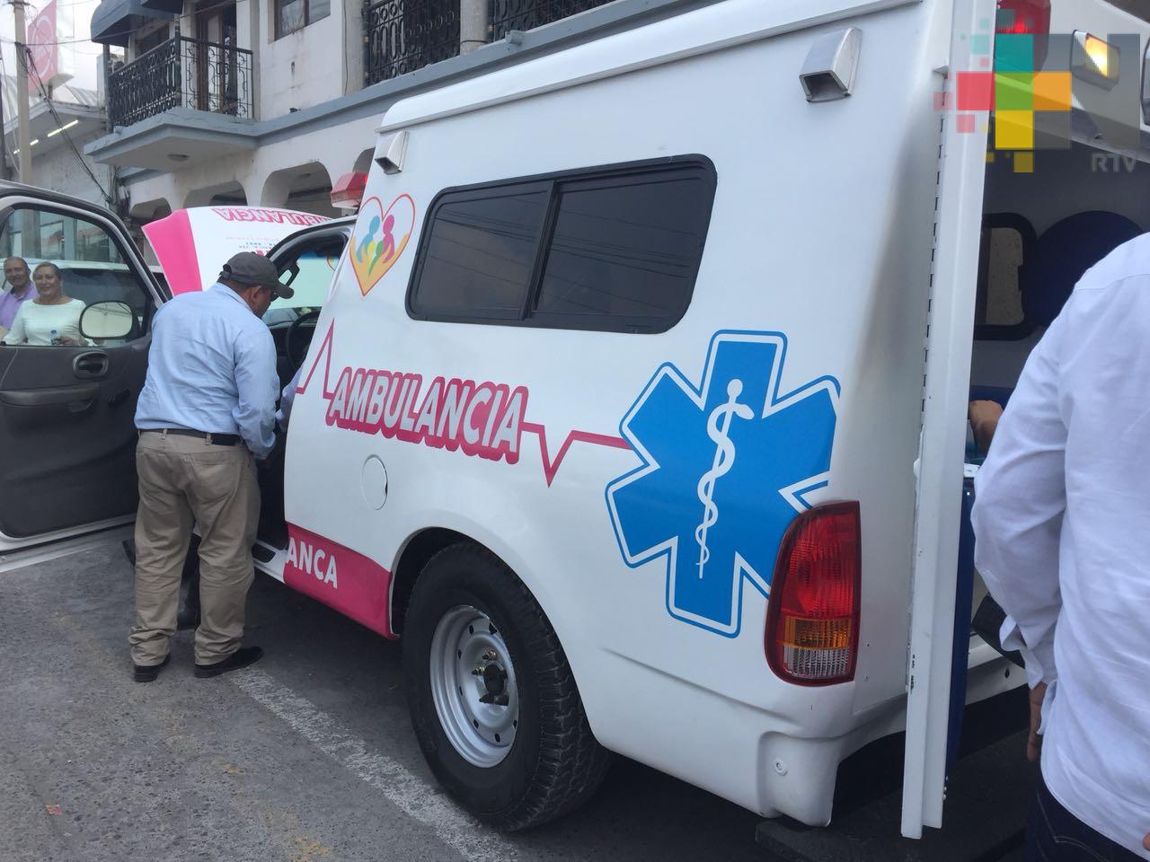 Alcalde de Tierra Blanca entrega ambulancia a DIF municipal
