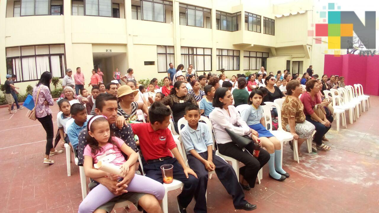 Más de 40 alumnos de Coatzacoalcos reciben becas de excelencia académica