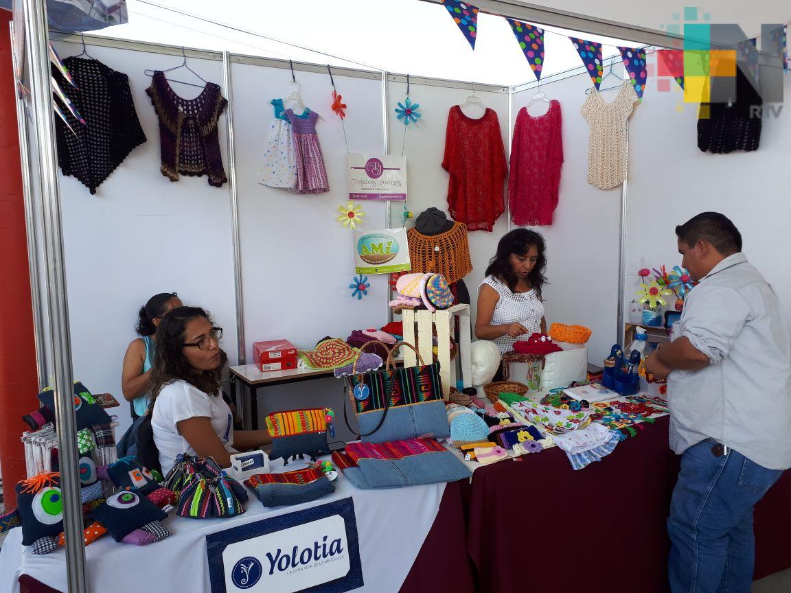 Alumnos del Cecati 42 presentan modelos de negocio en la Expo Emprendedores