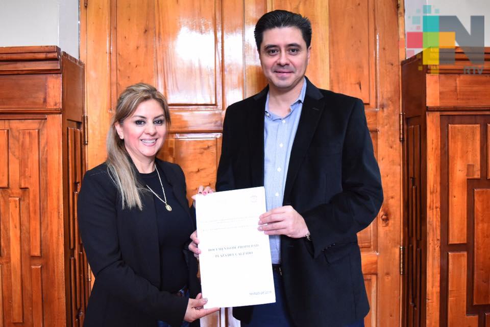 Agradece alcaldesa de Acatlán apoyo del gobierno estatal para hacer realidad la Plaza del Calzado