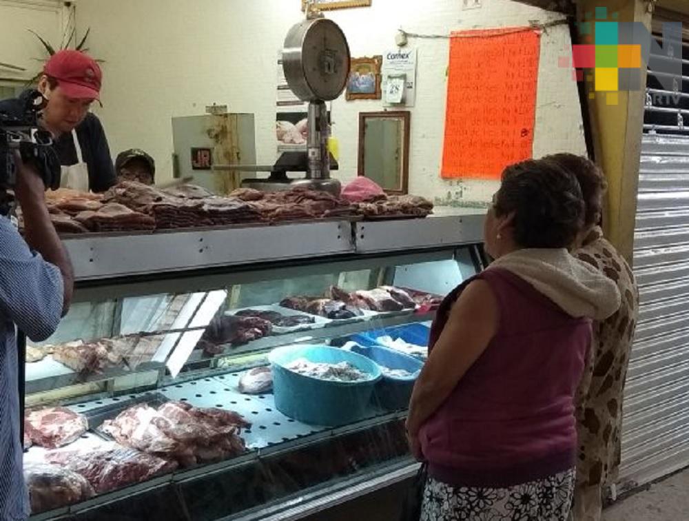 Precios altos en mariscos, beneficia a vendedores de carne de pollo y cerdo