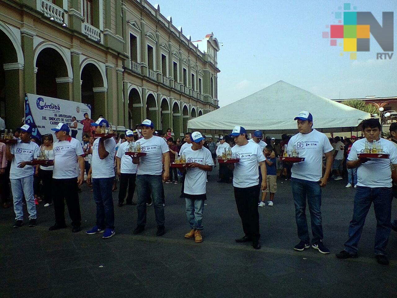Realizan la carrera de meseros, en Córdoba