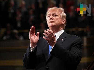 Trump cerraría gobierno si Congreso no financia muro con México