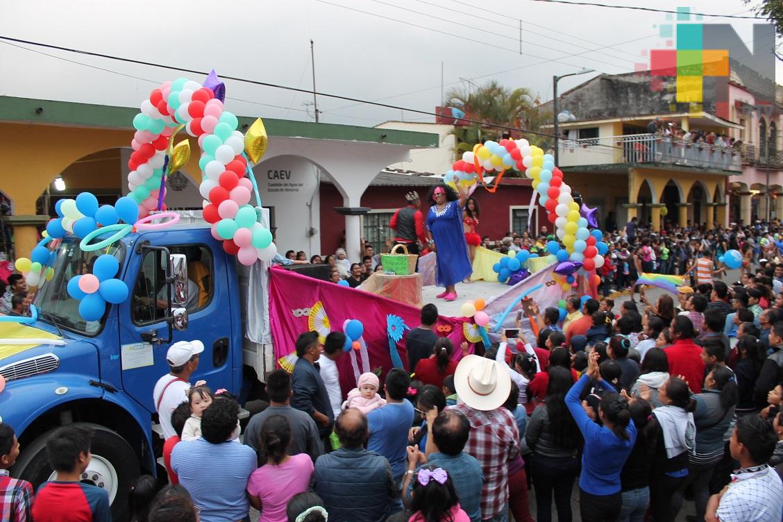 Cierra Feria del Café con tradicional baile y foro sobre el café en Ixhuatlán