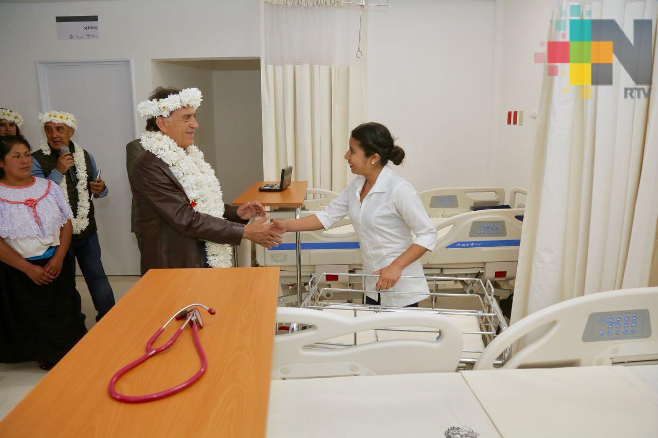 Inaugura el gobernador Yunes el nuevo Centro de Salud con Servicios Ampliados de Soledad Atzompa