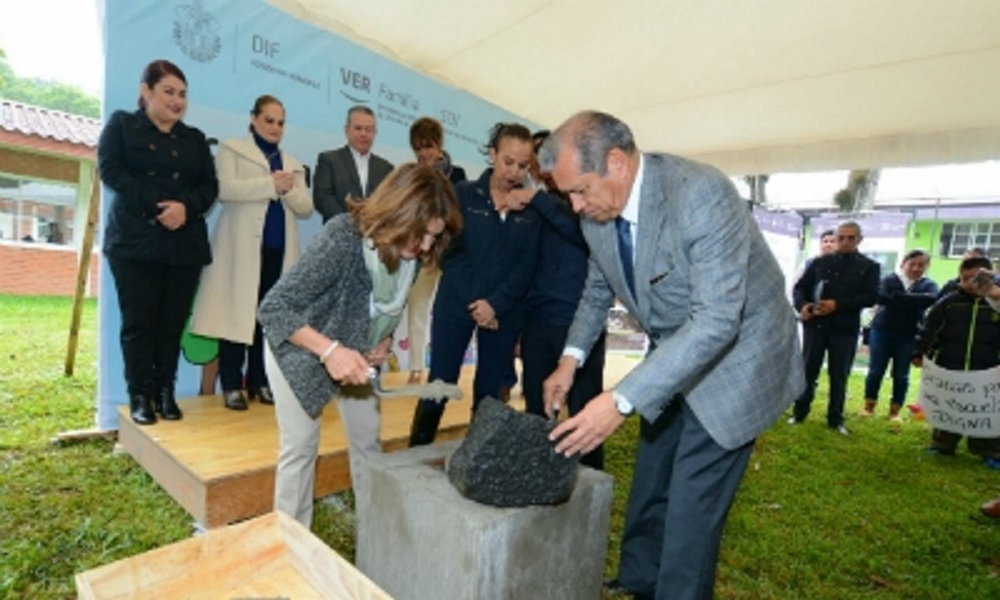 Colocan primera piedra del CAM Conecalli