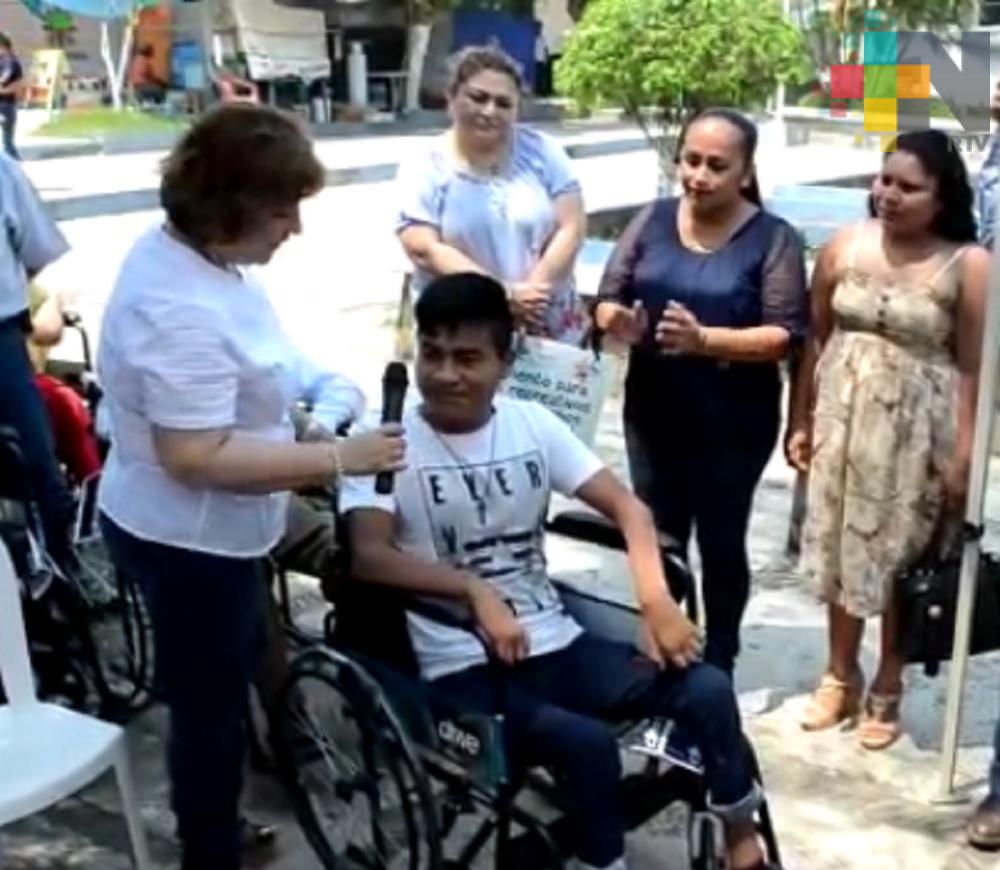 DIF municipal entrega sillas de ruedas a niños, jóvenes y adultos de Tantoyuca