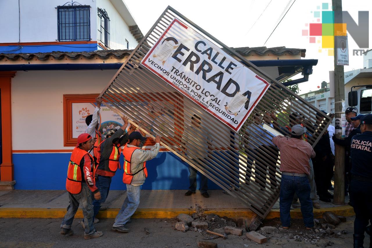 Retiran portón que impedía libre acceso en calle De la Pedreta, en Xalapa