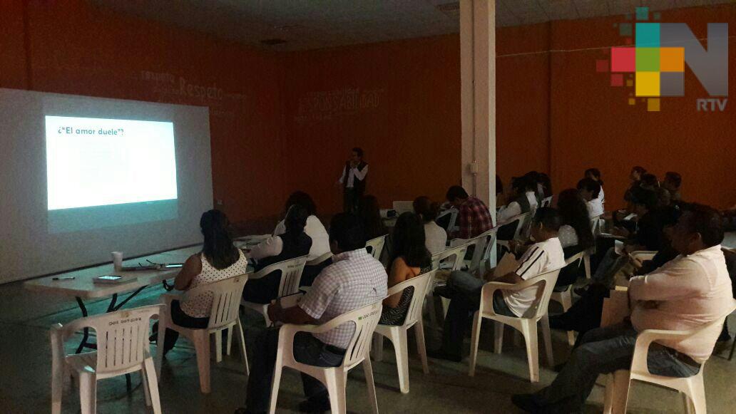 Capacitan a personal del DIF para la protección a los adolescentes