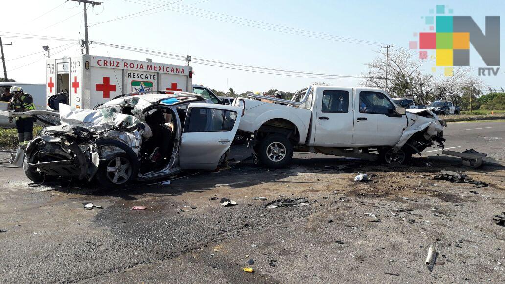 Dos muertos y cuatro lesionados por choque en carretera Boca del Río-Paso del Toro