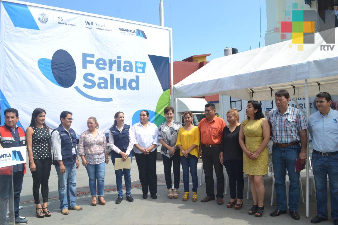 Feria de la salud beneficia a familias en Misantla
