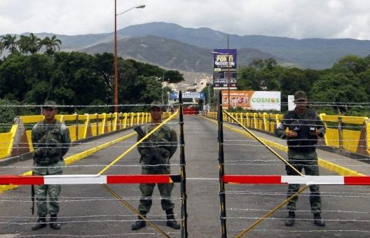 Colombia cierra frontera con Venezuela por elecciones para Congreso