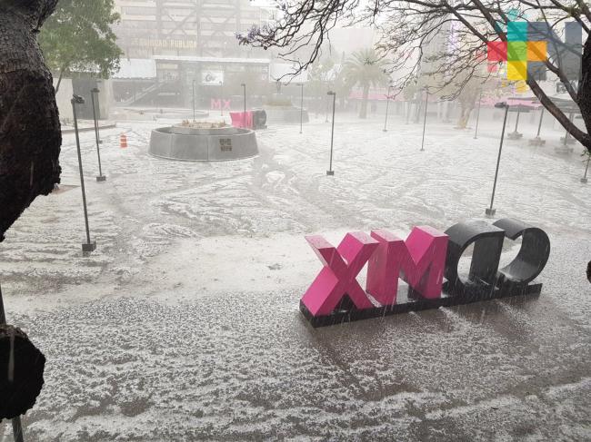 Granizada y lluvia provocan encharcamientos en CDMX