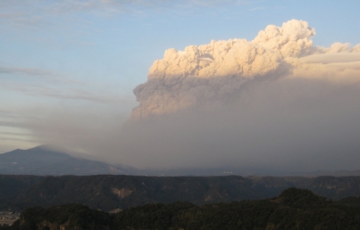 Decenas de vuelos cancelados en suroeste de Japón por erupción volcánica