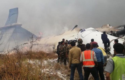 Sube a 49 cifra de muertos por accidente de avión en Nepal