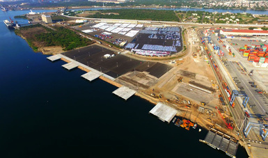 Puerto de Lázaro Cárdenas se prepara para expansión de industria automotriz