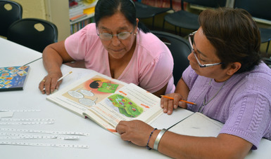 IVEA busca abatir rezago educativo de 2 millones 600 personas en Veracruz