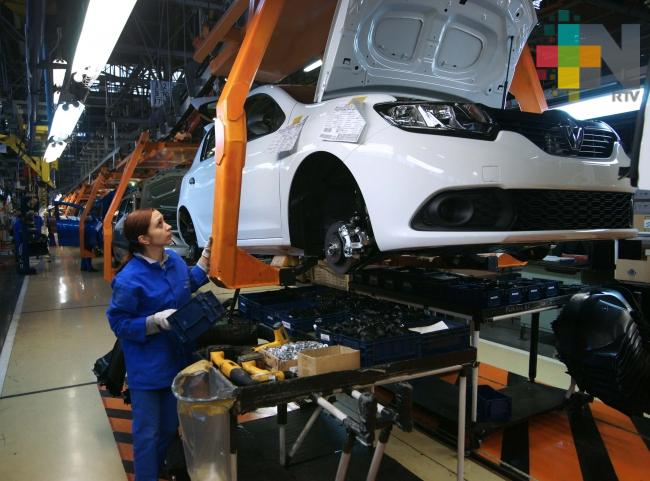 México adelanta a Brasil con cifra récord en producción de autos en 2018