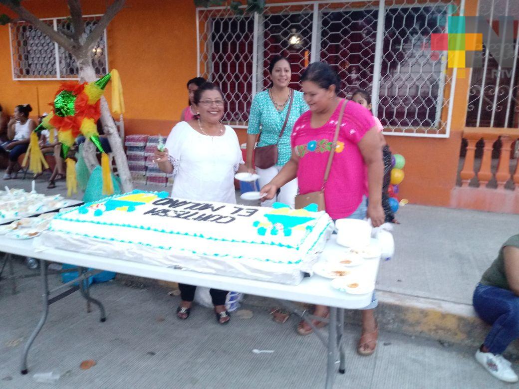 Vecinos y sociedad civil realizan fiesta para niños en nuevo parque de Tierra Blanca