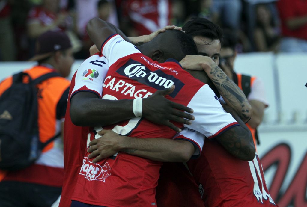 Veracruz sueña con salvarse al ganar 1-0 a Chivas, que está casi fuera