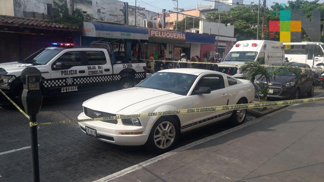 En Veracruz fallece persona por aparente infarto dentro de su auto