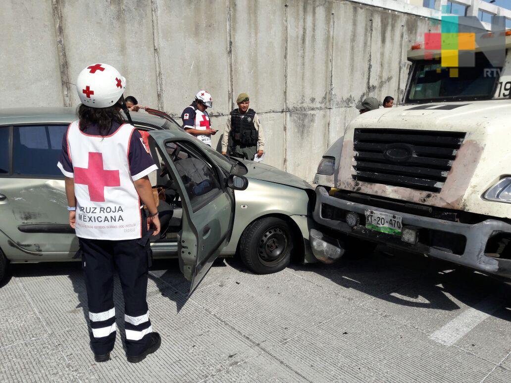 Auto particular provoca accidente en el bulevar Adolfo Ruiz Cortines de Boca del Río