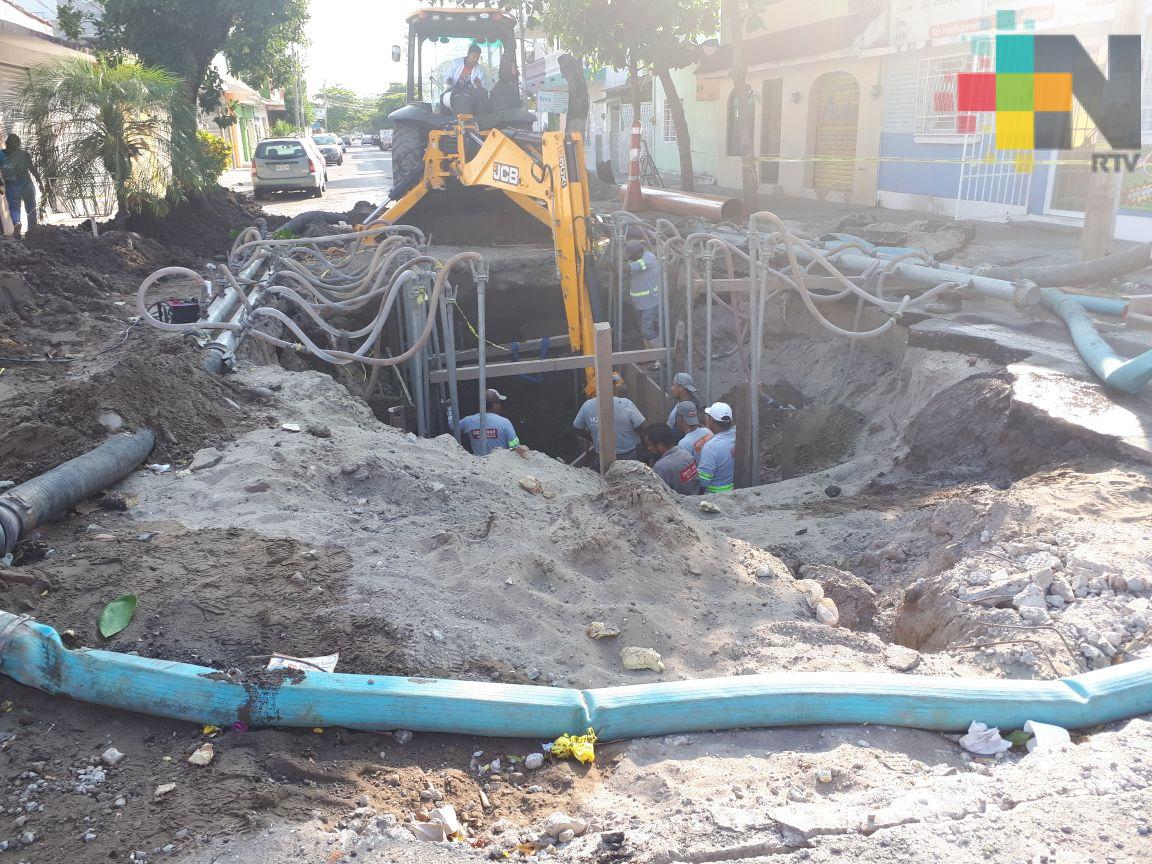 Grupo MAS repara red sanitaria; cierran calle Juan Enríquez de Veracruz puerto