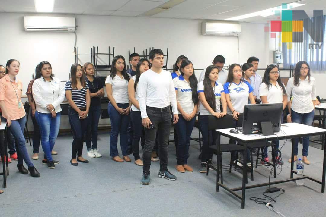 En Coatzacoalcos alumnos de la Facultad de Contaduría asesoran a contribuyentes en declaración anual