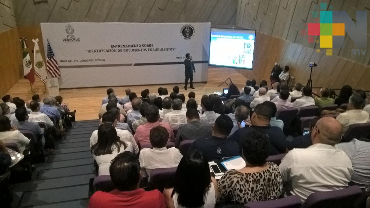 Imparte Embajada de Estados Unidos a FGE Veracruz, taller especializado en identificación de documentos falsos