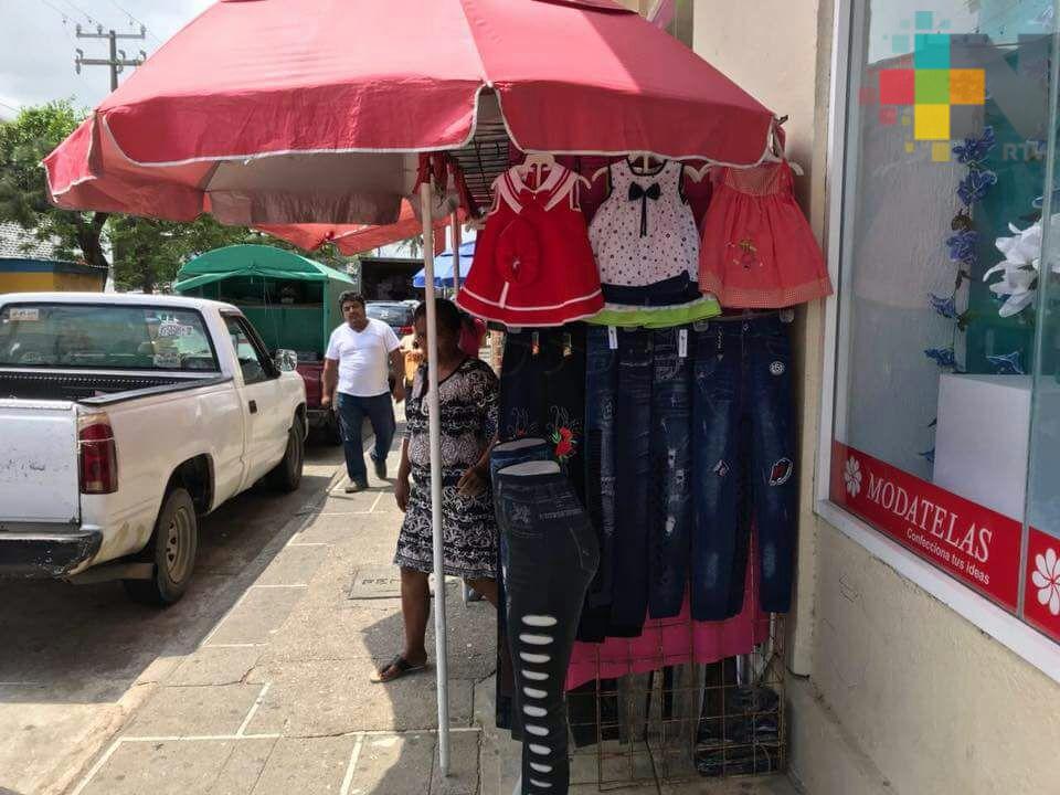 Autoridades de Coatzacoalcos sin regular a vendedores ambulantes: Canaco