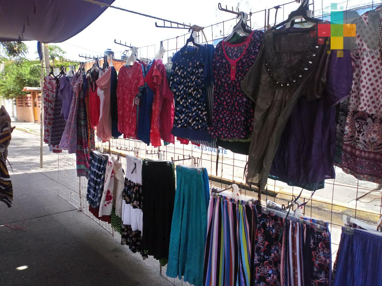 Mercados sobre ruedas luchan por seguir en las calles de Coatzacoalcos