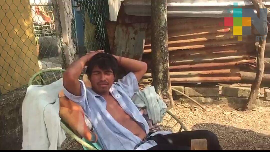 Piden vecinos y familiares ayuda de rehabilitación para joven en Coatzacoalcos