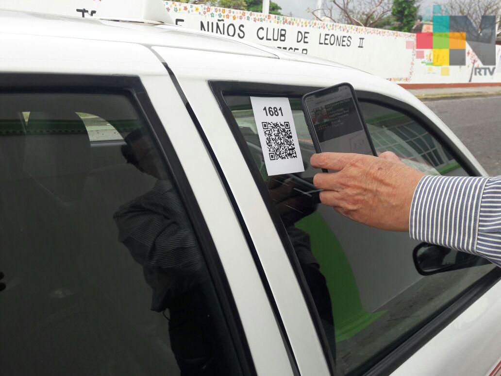 Implementan códigos QR en taxis de Veracruz