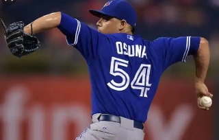 Brillan mexicanos García y Osuna en triunfo de Azulejos sobre Rangers