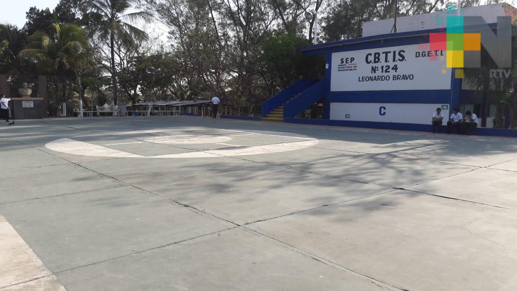 Padres de familia acusan cobros excesivos en el CBTIS 124