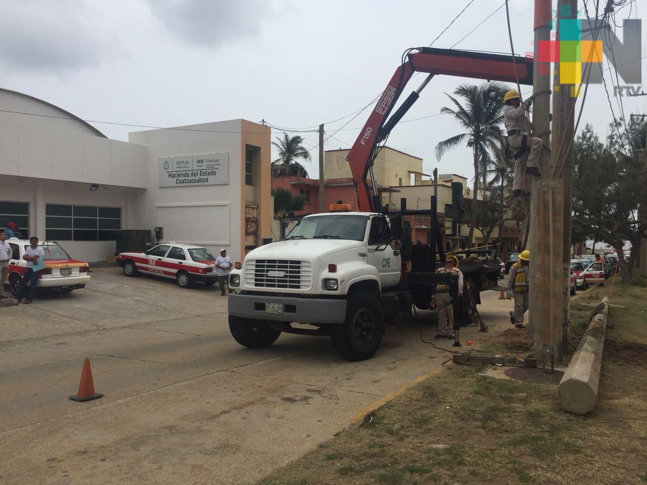 Cambio de postes de CFE interrumpió trámites en oficina de Hacienda de Coatzacoalcos