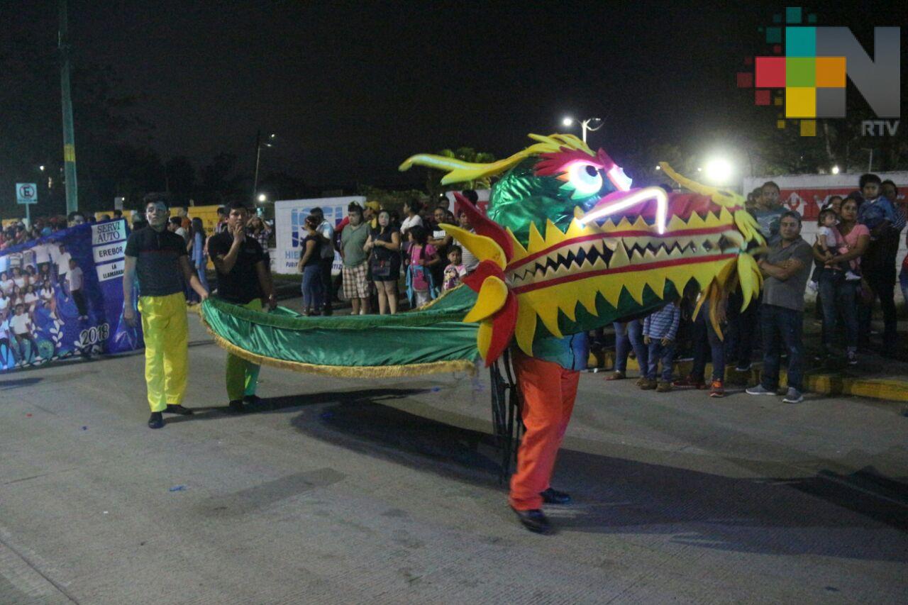 Disfrutan del Carnaval de los Cítricos, en Martínez de la Torre