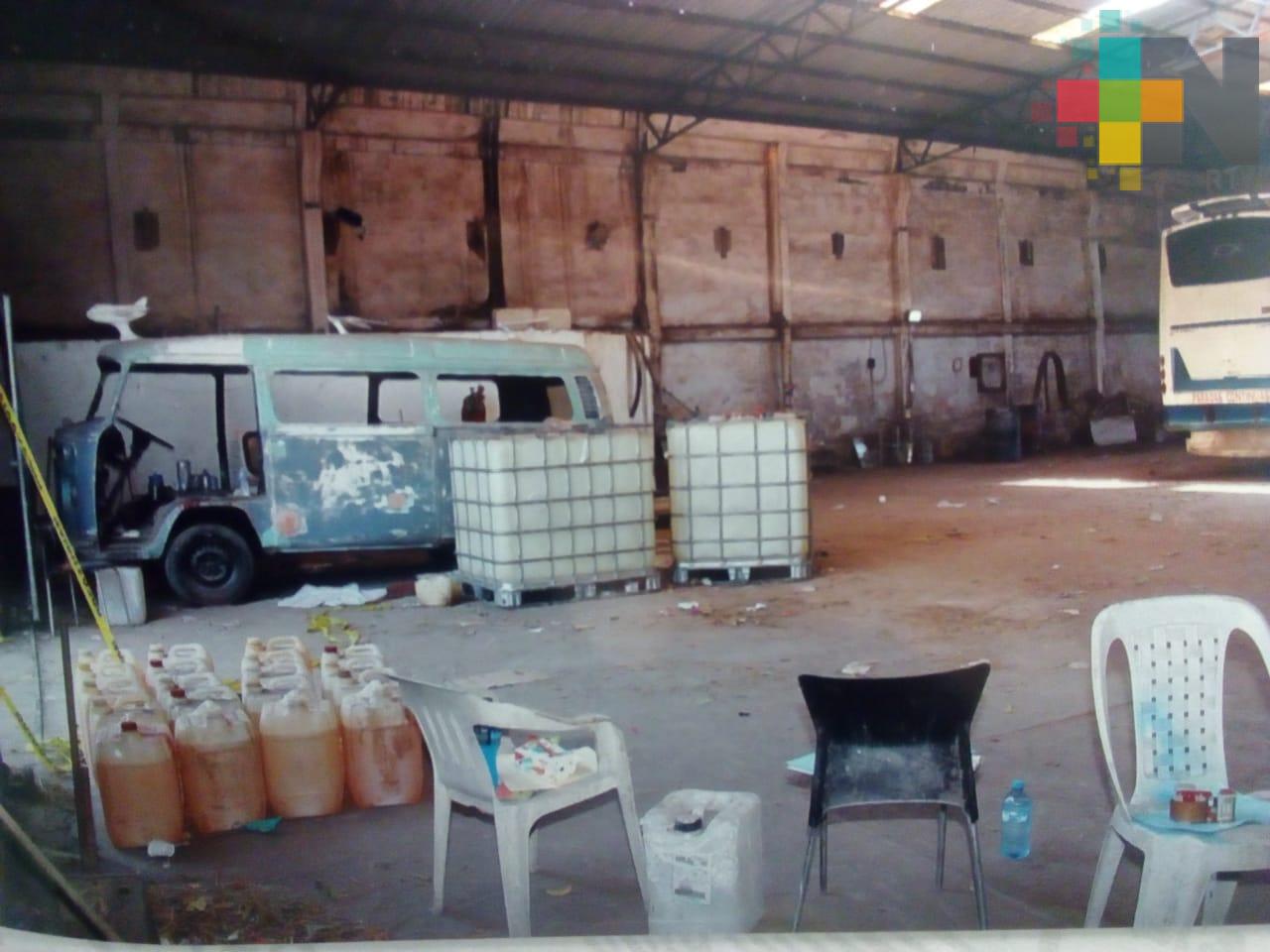 Asegura PGR combustible y vehículos robados, en el puerto de Veracruz