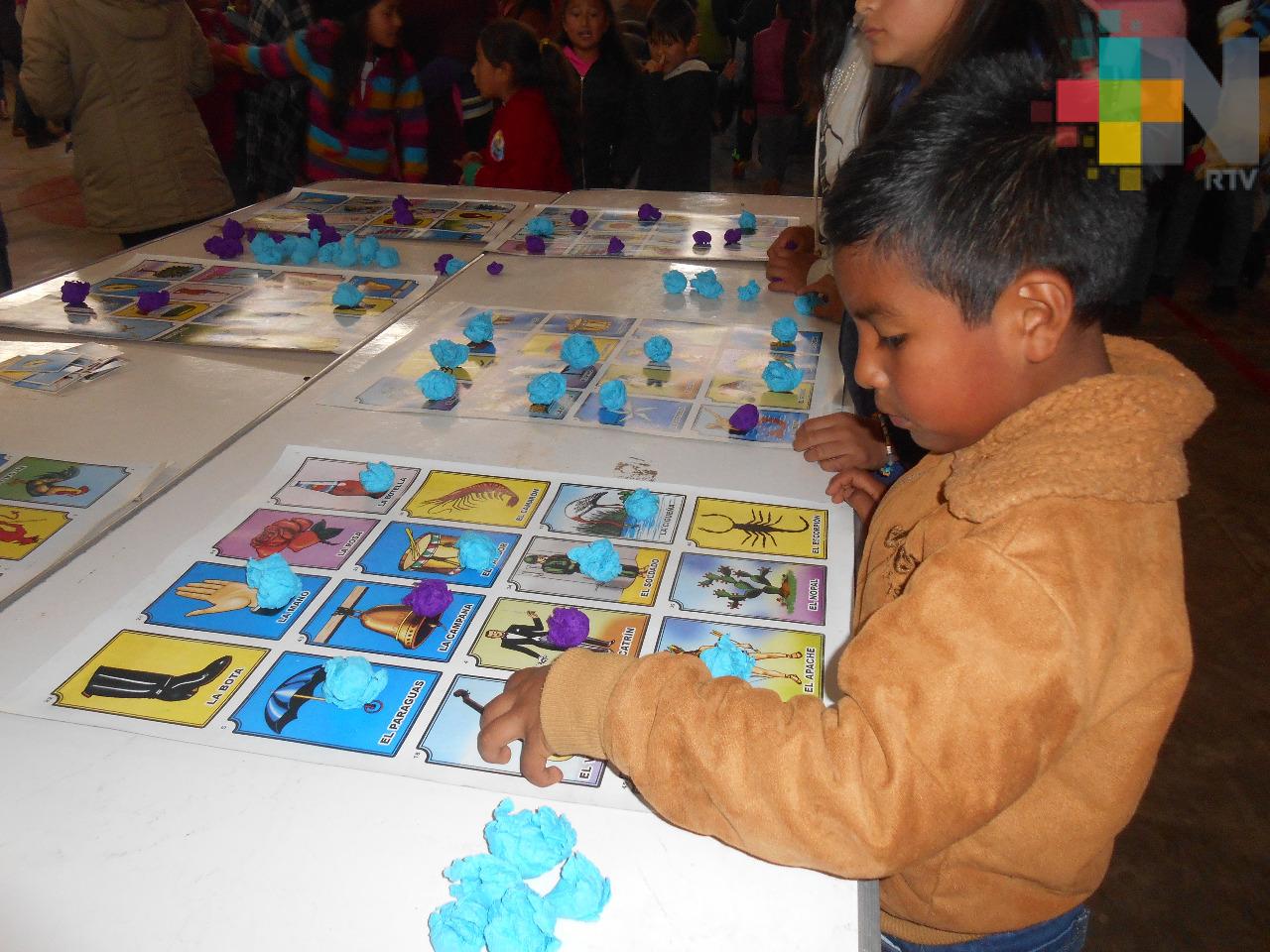 Niños y niñas de Huayacocotla festejan su día