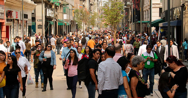 ​​​​​​​​​​​​​​​​​​​​​​​​​​​​​​​​​​​​​​​​​​​​Estudian politécnicos alumbrar la calle de Madero con las pisadas de los peatones