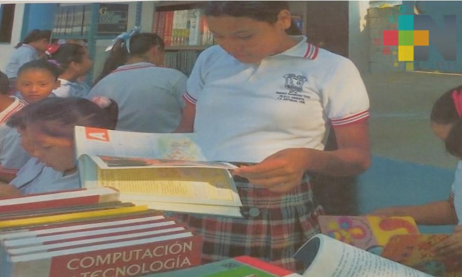 Benefician con más de mil libros recolectados a escuela de la comunidad de Playa Oriente, en La Antigua