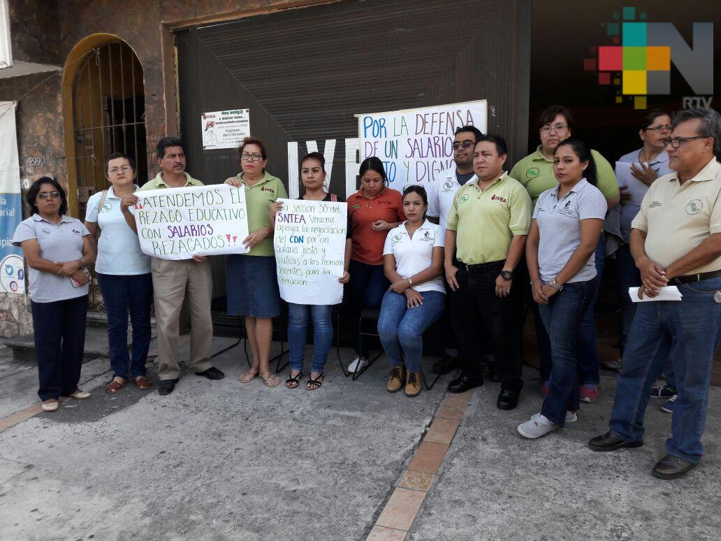 Agremiados del SNTEA piden ajuste salarial
