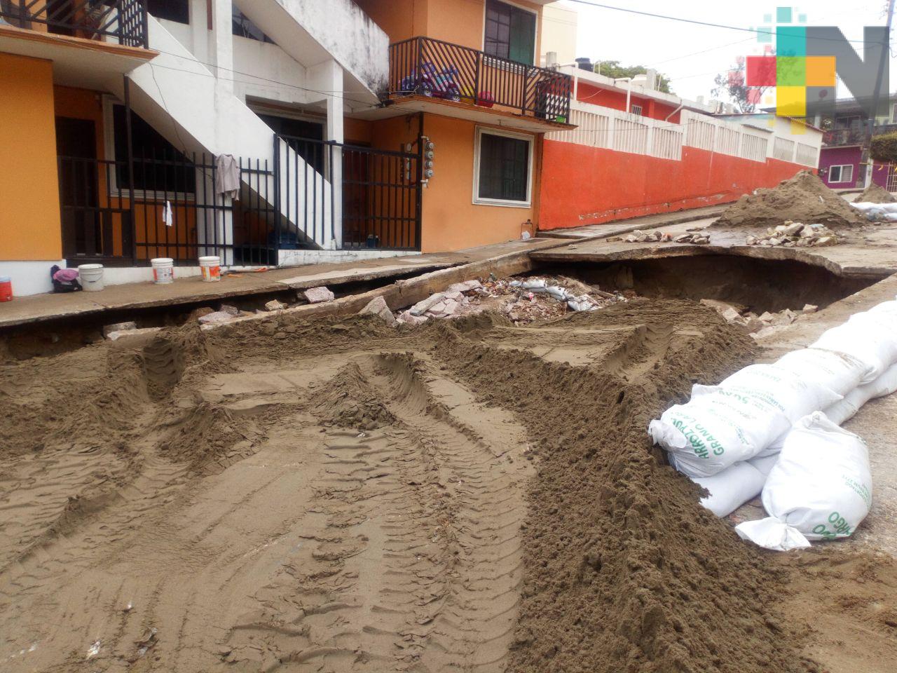 Intensas lluvias provocan socavón en Coatzacoalcos